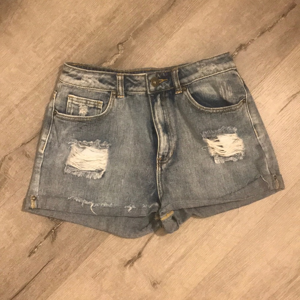 Bullhead Mom Short